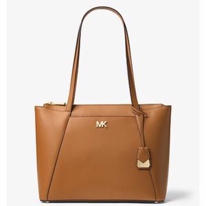 Brand 🆕 MICHAEL KORS MaddieMedium Crossgrain leather tote